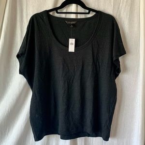 NWT Banana Republic black linen scoop neck tee-shirt, shirt sleeves. Size large.
